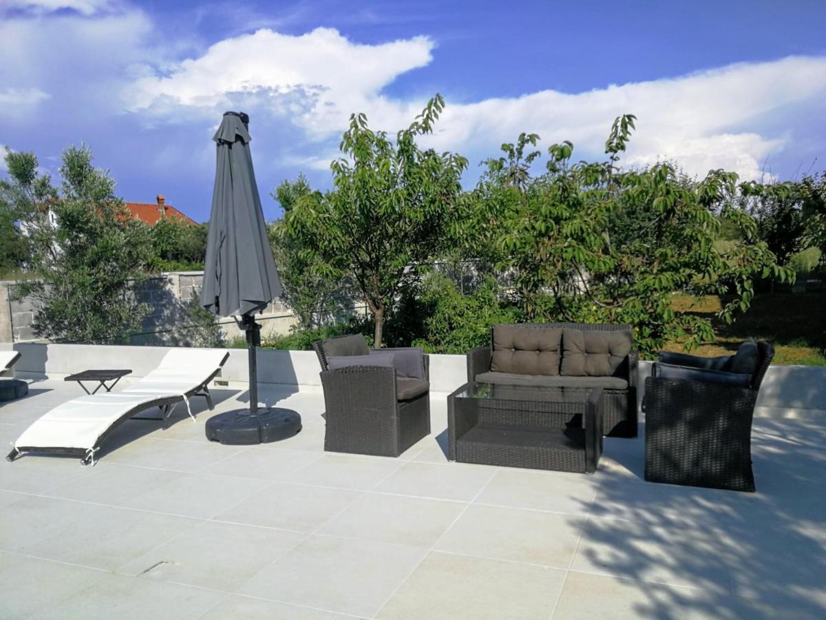 Villa Flora Maris Apartments Privlaka  Exterior foto