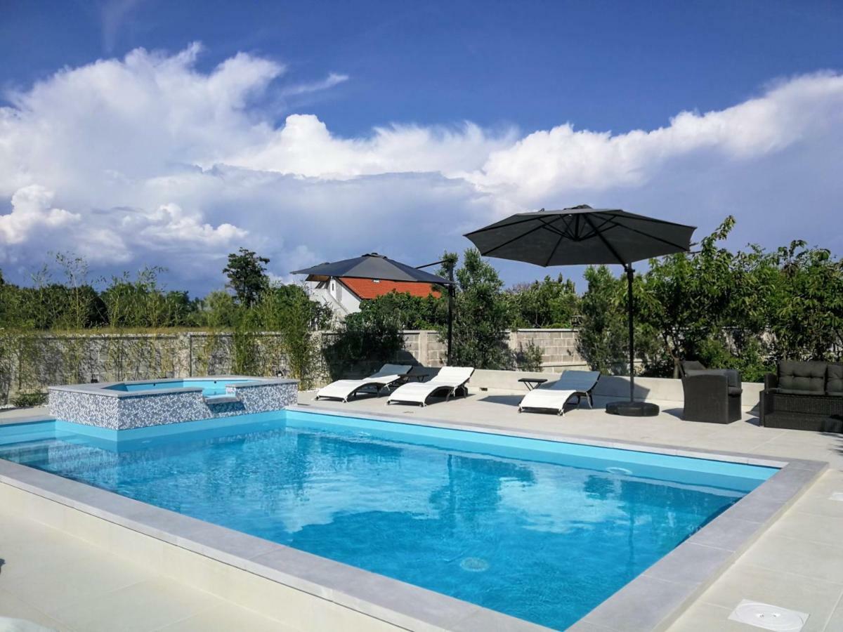 Villa Flora Maris Apartments Privlaka  Exterior foto